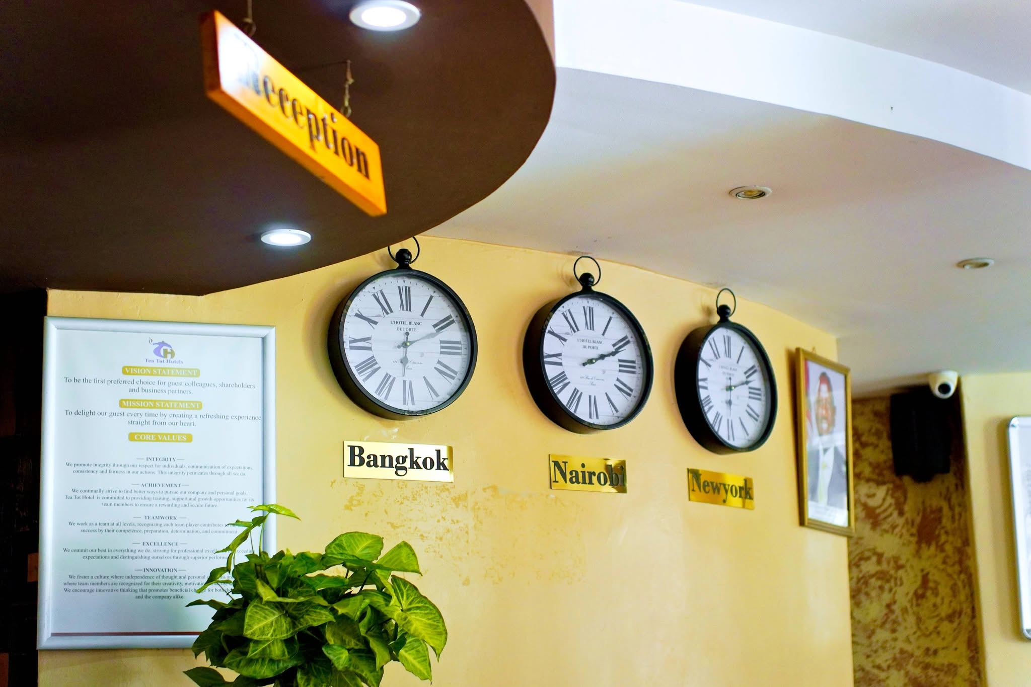 Tea Tot Hotel reception